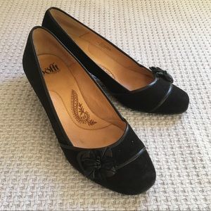 Sofft Black Suede Kitten Heel Comfort Shoe Flower Embellishment 7